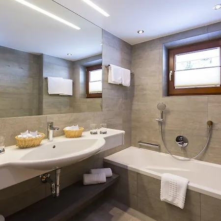 فندق Jenewein 4*