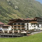 Jenewein Hotel 4*